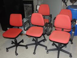 Photo détaillant le don Lot de chaises de bureau rouge