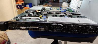 Photo détaillant le don Serveur DELL PowerEdge R320