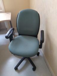 Photo détaillant le don 1 fauteuil de bureau vert