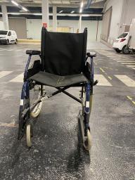 Photo détaillant le don Fauteuil roulant Meyra Bleu