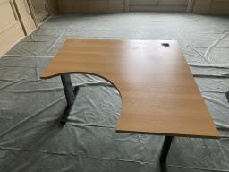 Photo détaillant le don Table en forme de haricot avec retour à droite