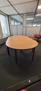 Photo détaillant le don Table de réunion