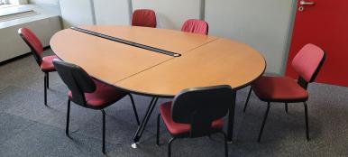 Photo détaillant le don Table de réunion 6 à 8 personnes de type goutte