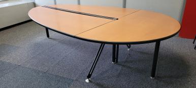 Photo détaillant le don Table de réunion 6 à 8 personnes de type goutte