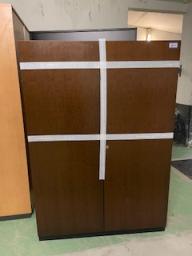 Photo détaillant le don Armoire bois foncé 2 portes 1.20/45 H 1.72