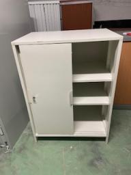 Photo détaillant le don Meuble blanc 2 portes 80/53 H111