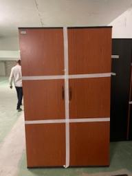 Photo détaillant le don Armoires bois foncé 2 portes 1.20/45 H 98
