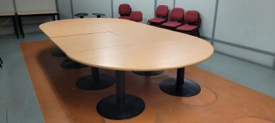 Photo détaillant le don Table de réunion