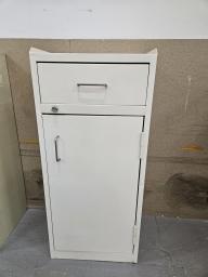 Photo détaillant le don desserte 1 porte + 1 tiroir