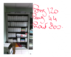 Photo détaillant le don Armoire haute (R+1 pièce 2)