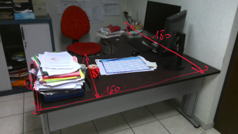 Photo détaillant le don Bureau (RDC pièce 3)