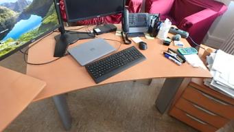 Photo détaillant le don Mobilier de bureau pour la BNUS
