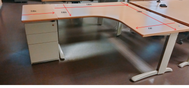 Photo détaillant le don bureau en angle + caisson