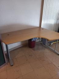 Photo détaillant le don Bureau asymétrique