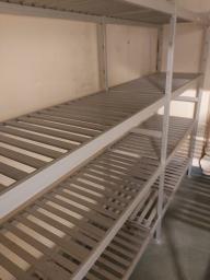 Photo détaillant le don Lot de 15 rayonnages alimentaires pour chambre froide en aluminium