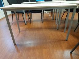Photo détaillant le don 23 tables de réunion CONVENTION EN COURS [A RECUPERER A PARTIR DU 20/01/2025]