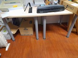 Photo détaillant le don 2 tables carrées CONVENTION EN COURS [A RECUPERER A PARTIR DU 20/01/2025]