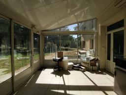 Photo détaillant le don Veranda