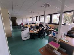 Photo détaillant le don lot de 4 bureaux