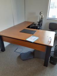 Photo détaillant le don Bureau, caissons et armoires