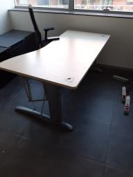 Photo détaillant le don lot de 3 bureaux