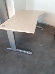 Photo détaillant le don lot de 2 bureaux