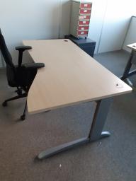 Photo détaillant le don lot de 3 bureaux