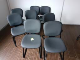 Photo détaillant le don lot de 7 chaises