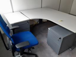 Photo détaillant le don bureau fauteuil et caissons (42)