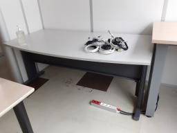 Photo détaillant le don mobilier de bureau
