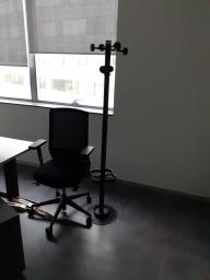 Photo détaillant le don mobilier pour équiper un bureau