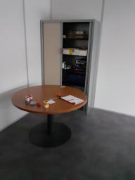 Photo détaillant le don mobilier pour équiper un bureau