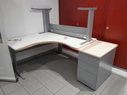 Photo détaillant le don Lot de bureaux droits et bureaux d'angle