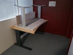 Photo détaillant le don 2 bureaux droits