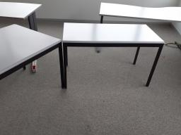 Photo détaillant le don lot de 3 fauteuils et 2 tables (58 59)