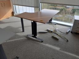 Photo détaillant le don lot de 5 bureaux