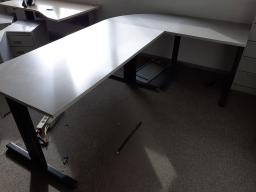 Photo détaillant le don lot de 2 bureaux