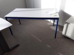 Photo détaillant le don 2 tables et 3 caissons