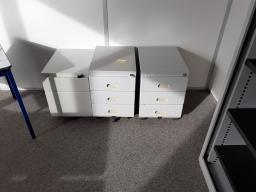 Photo détaillant le don 2 tables et 3 caissons