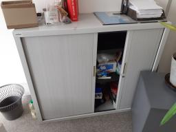 Photo détaillant le don divers mobiliers de bureau