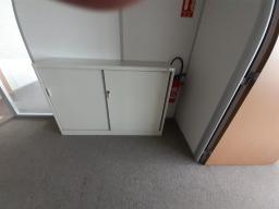 Photo détaillant le don lot de 4 armoires et 1 table (84)