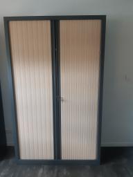 Photo détaillant le don armoire haute 198x45x80