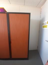 Photo détaillant le don armoire haute 198 (une seule porte rideau)