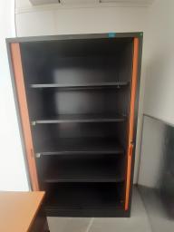 Photo détaillant le don armoire haute 198x80x45