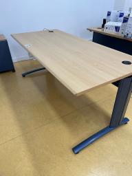 Photo détaillant le don BUREAUX DROITS EN BOIS CLAIR