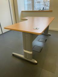 Photo détaillant le don BUREAUX AVEC RETOUR PIETEMENT GRIS