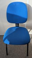 Photo détaillant le don chaises bleues