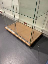 Photo détaillant le don VITRINE EN TRES BON ETAT AVEC CLEF