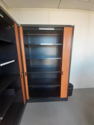 Photo détaillant le don armoire haute 198x80x45