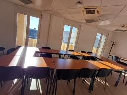 Photo détaillant le don Don 9 tables 6 places en bois (salle réunion ou bureau)